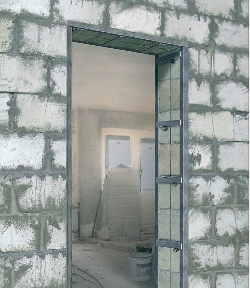 Дверной проем в стене из пеноблоков
