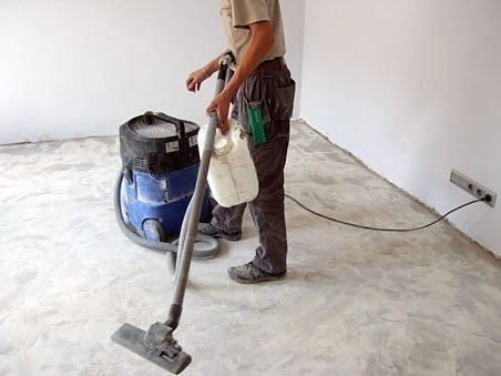 Обеспыливание поверхности бетонного пола