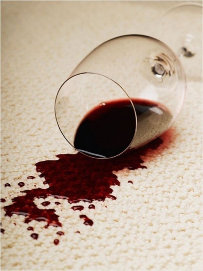 Чем вывести пятно от красного вина