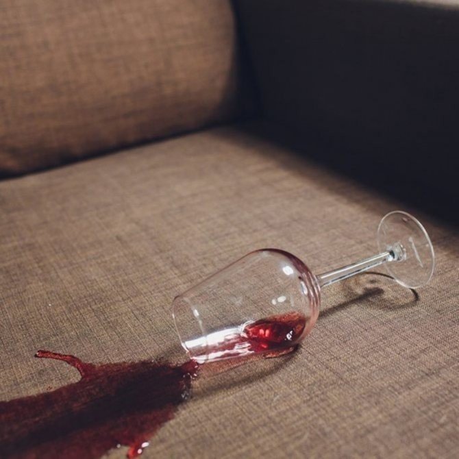 Отстирать красное вино