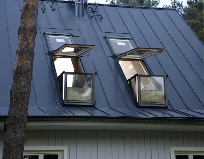 Мансардная крыша с окном сбоку