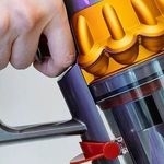 Подсвечивает пыль лазером. Обзор Dyson V15 Detect Absolute