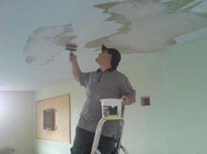 Что лучше натяжной потолок или штукатурка с покраской