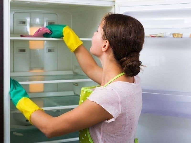 Уборка холодильника клининг