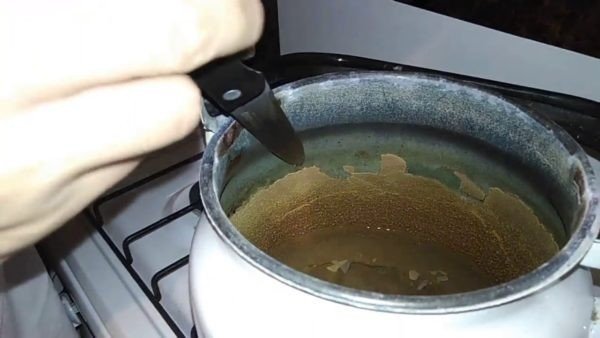 Накипь в эмалированном чайнике