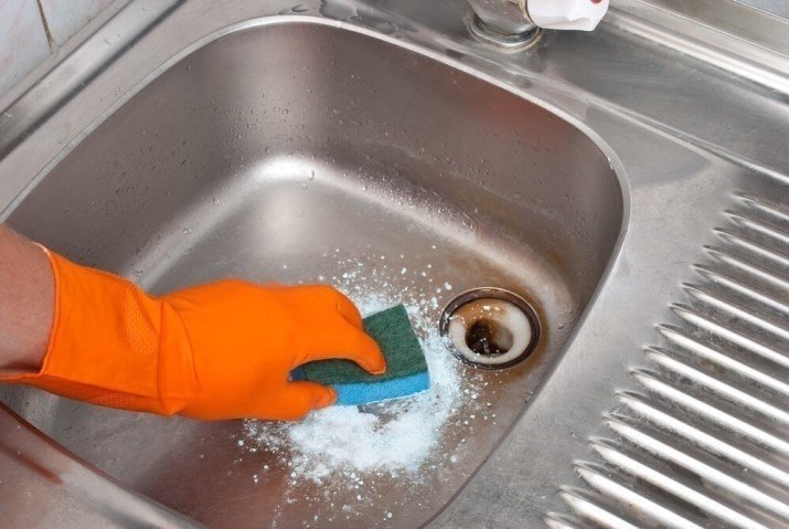 Отмыть керамическую мойку на кухне экологично