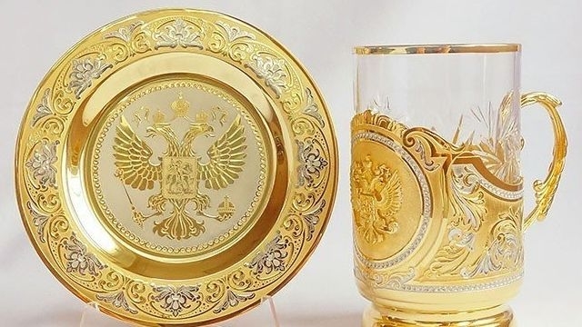 Посуда из золота: антикварные предметы и современные производители роскошной утвари