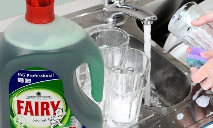 Средство для мытья посуды фейри