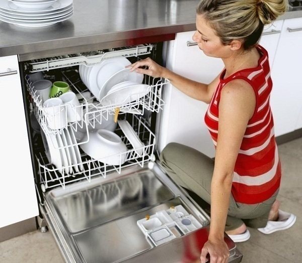 Посудомоечная машина и домохозяйка