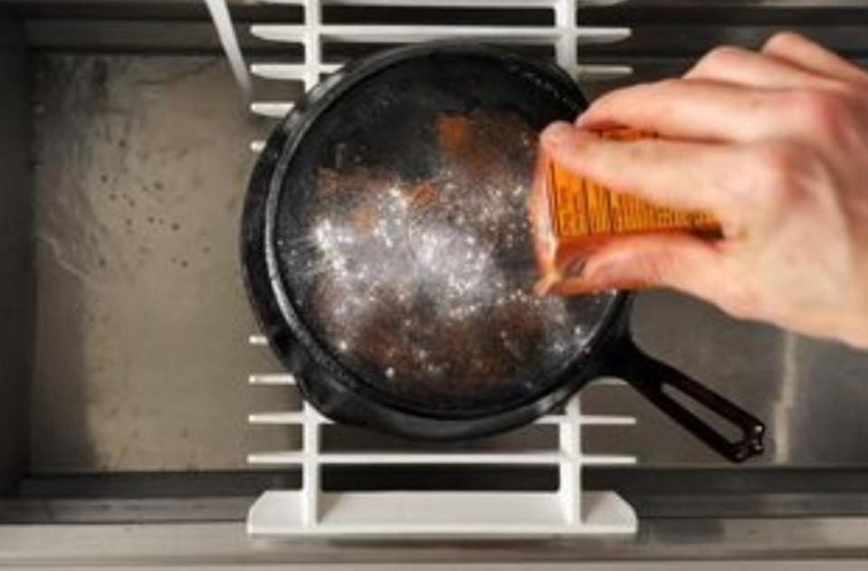 Средство для чистки нагара на сковороде