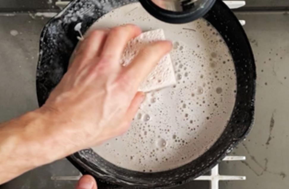 Средство для чистки сковородок от нагара в домашних
