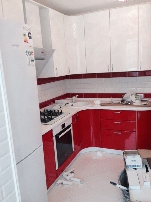 Кухня красный низ белый верх