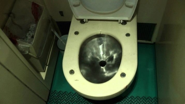 Вакуумный туалет в поезде