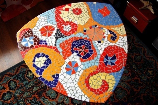 Мозаика из битой керамической плитки