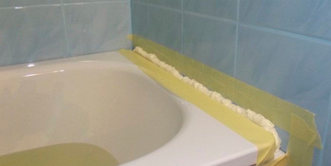 Монтажная пена между ванной и стеной