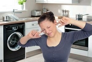 Женщина стиральная машина неприятный запах