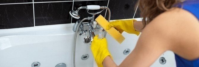 Уборка в ванной мытье раковины