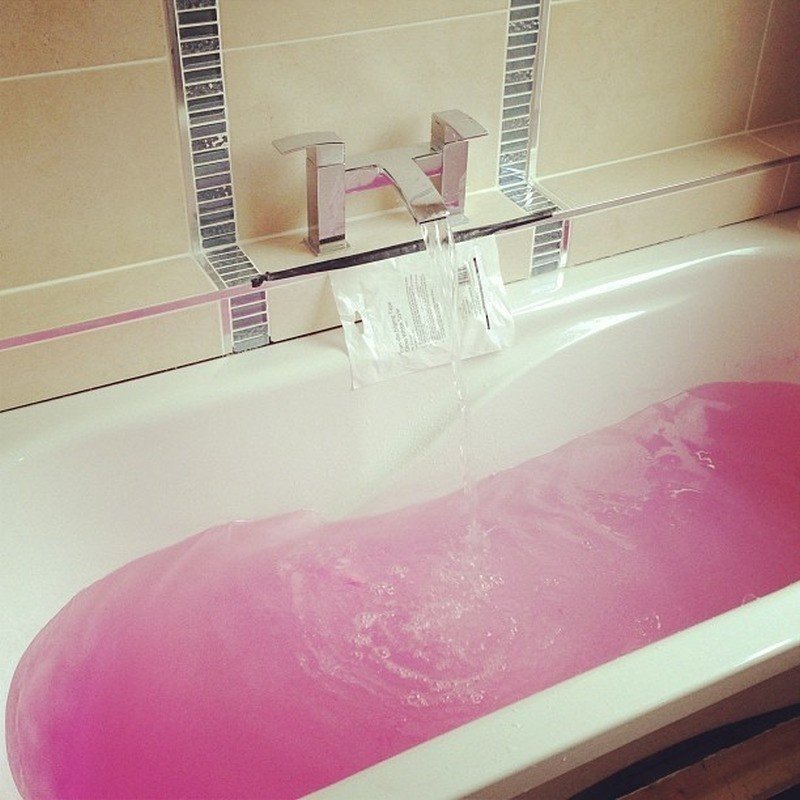 Бомбочки для ванной розовые в ванной